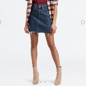 NWOT Levi’s High Rise Denim Mini Skirt Deconstructed Iconic Boyfriend Size 25